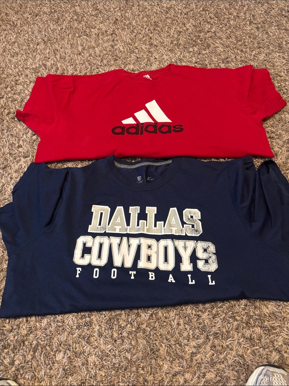 Men’s adidas Red Short-SleeveTee and a Nike dri-fit Dallas Cowboys XL
